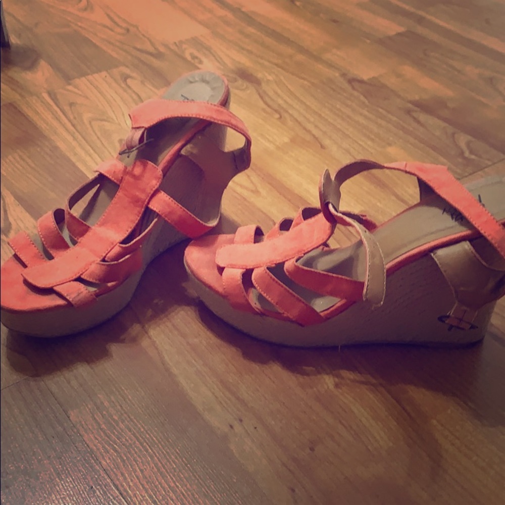 Salmon colored wedges